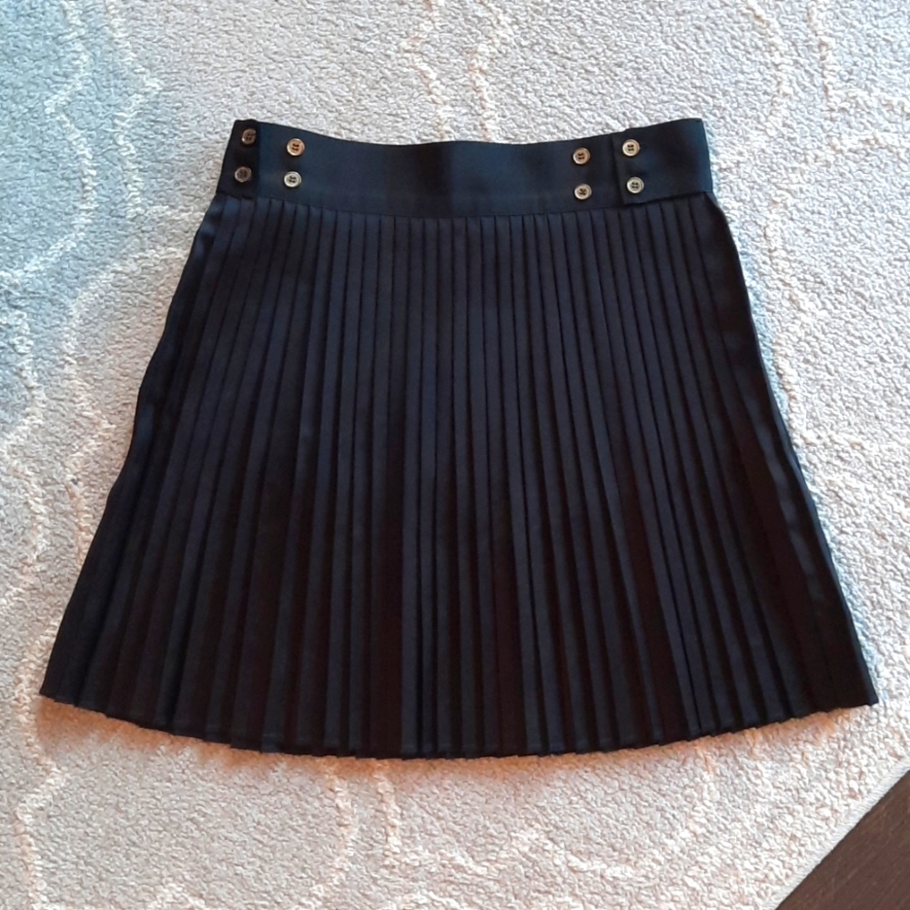 Black pleated skirt - size 36